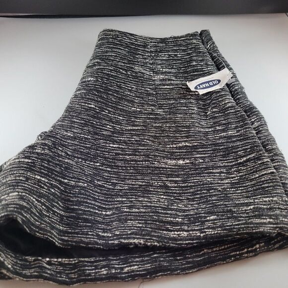 BRAND NEW WOMEN"S OLD NAVY SHORT - Picture 13 of 16